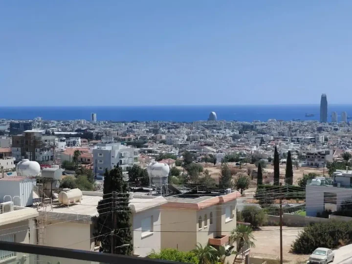 3-bedroom apartments for rent 160 m² in Limassol, Limassol - Mesa Geitonia