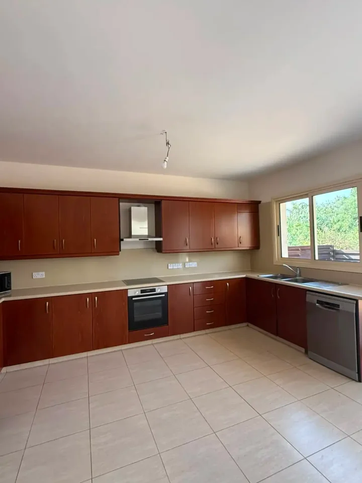 3-bedroom detached house for rent 150 m² in Limassol, Pyrgos Lemesou