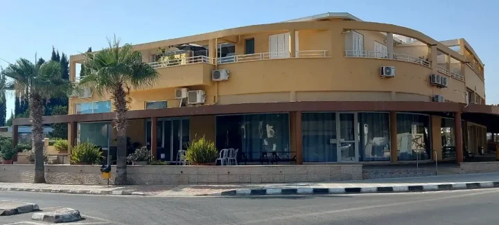 Office 320 m² for rent in Paphos, Paphos - Kato Paphos