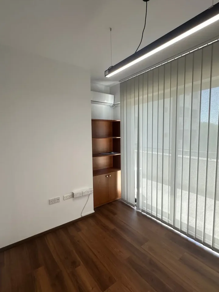 Office 70 m² for rent in Limassol, Limassol - Agios Nektarios