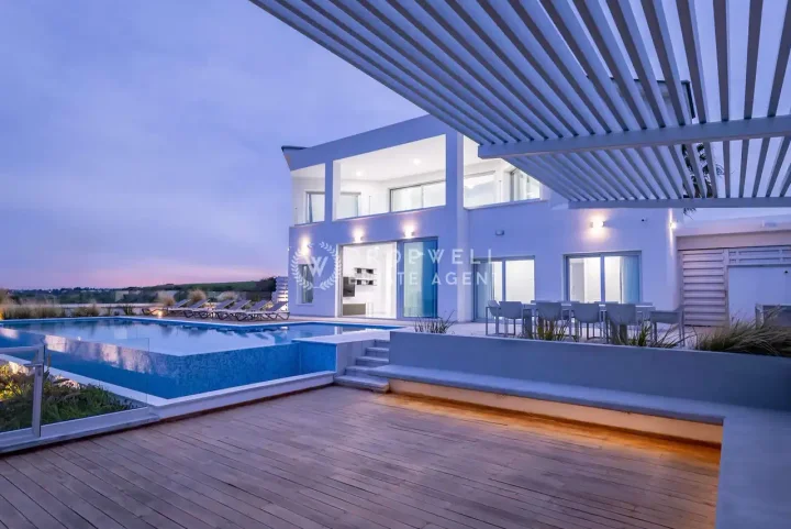 Вилла в аренду 360 м² в Larnaca, Agios Theodoros