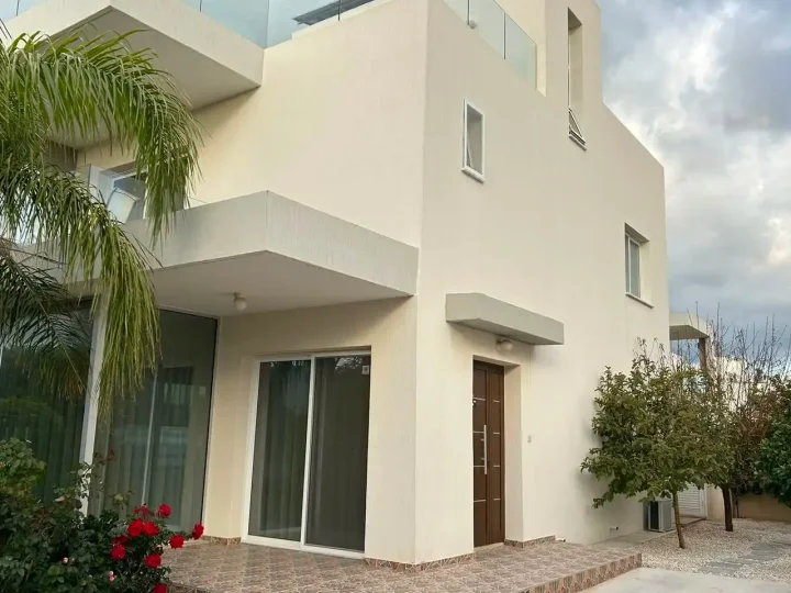 Villa for rent 190 m² in Paphos, Chlorakas