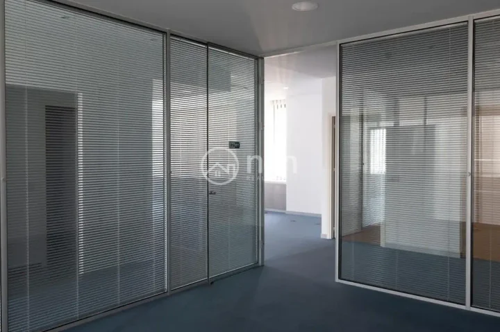 Office 237 m² for rent in Nicosia, Nicosia - Trypiotis