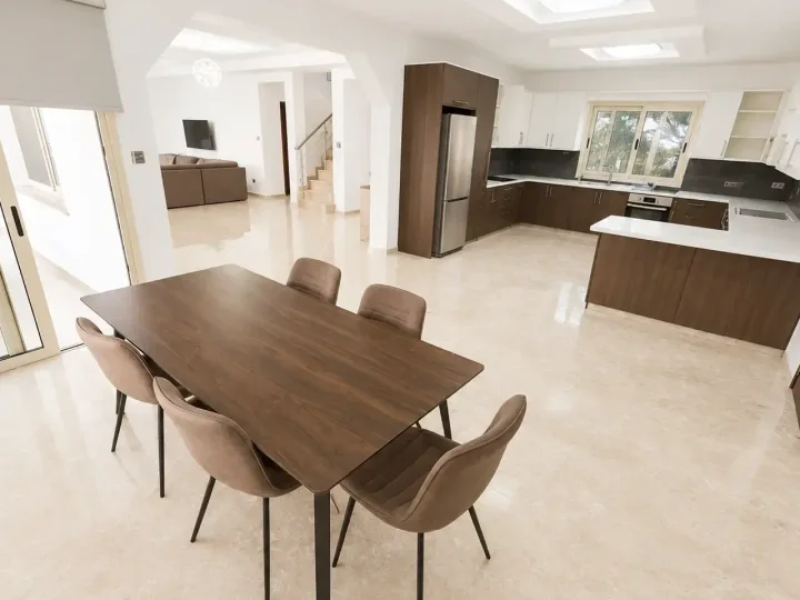 Villa for rent 360 m² in Paphos, Marathounta