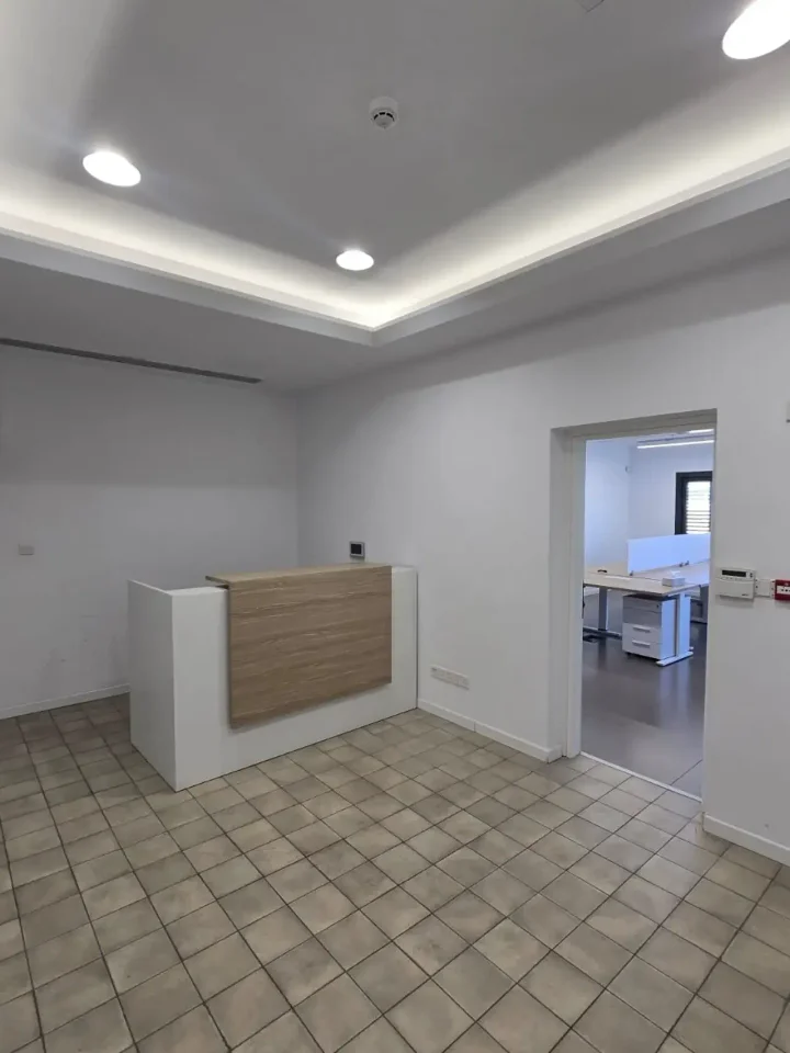 Γραφείο 230 μ² προς ενοικίαση στην τοποθεσία Limassol, Limassol - Katholiki