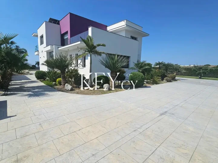 Villa for rent 330 m² in Limassol, Moni