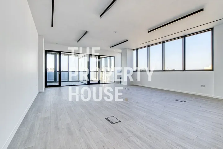 Office 102 m² for rent in Limassol, Limassol - Mesa Geitonia