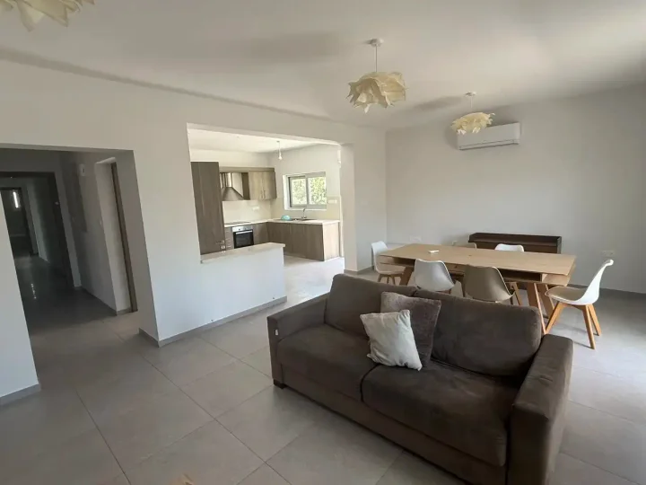 3-bedroom apartments for rent 180 m² in Limassol, Potamos Germasogeias