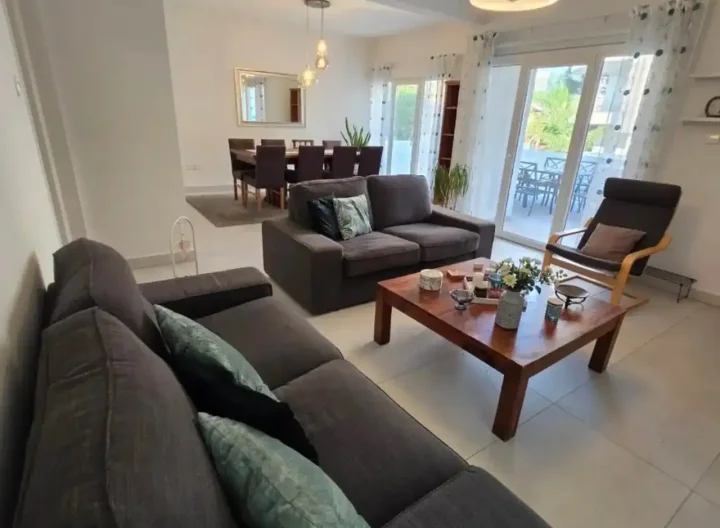 2-bedroom semi-detached house for rent 90 m² in Limassol, Limassol - Neapolis