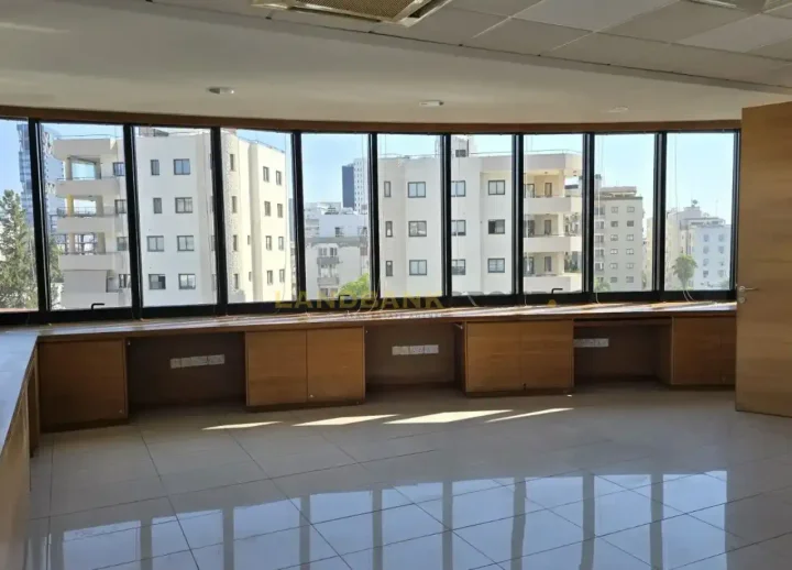 Office 254 m² for rent in Nicosia, Agioi Omologites