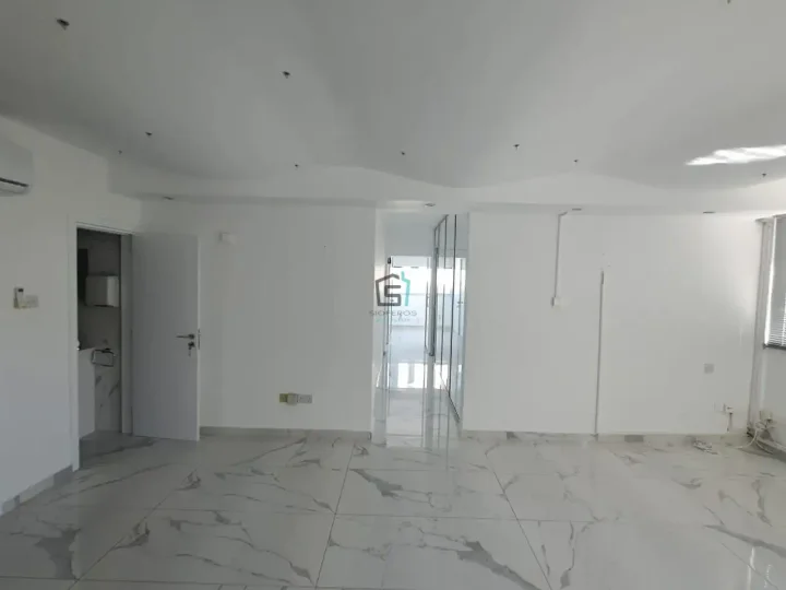 Office 120 m² for rent in Limassol, Limassol - Agia Zoni