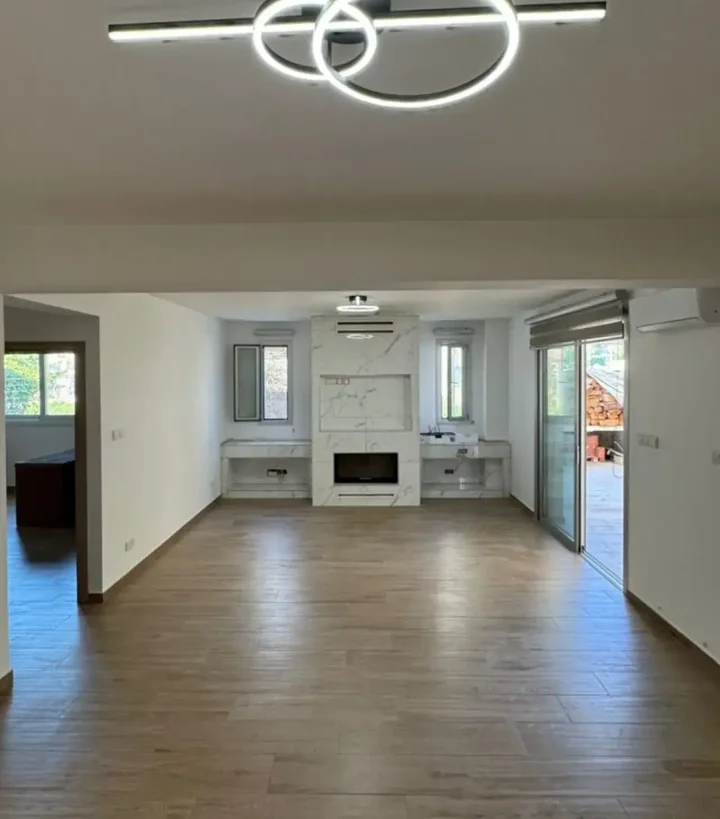 3-bedroom apartments for rent 246 m² in Paphos, Paphos - Anavargos