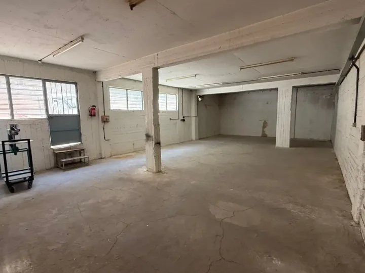 Warehouse 180 m² for rent in Limassol, Limassol - Omonia