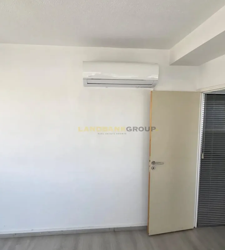 Office 120 m² for rent in Nicosia, Nicosia - Trypiotis