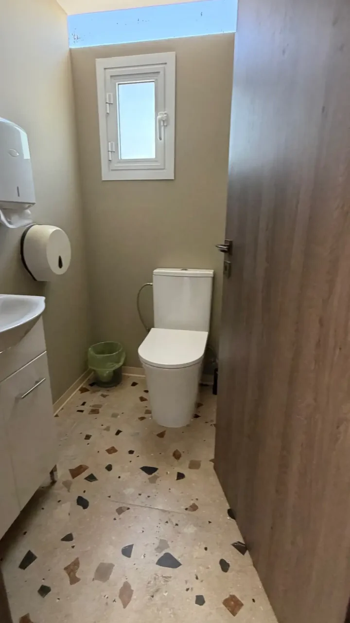 Trading area 80 m² for rent in Limassol, Limassol - Zakaki