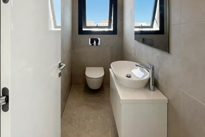Office 139 m² for rent in Paphos, Paphos - Agios Theodoros