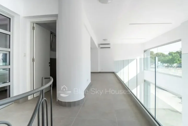 Office 112 m² for rent in Limassol, Limassol - Petrou Kai Pavlou