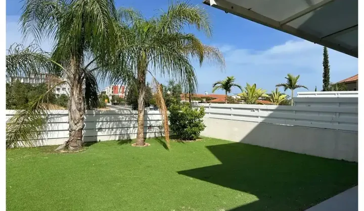 4-bedroom semi-detached house for rent 250 m² in Limassol, Limassol - Mesa Geitonia