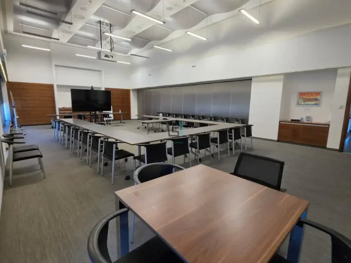 Office 500 m² for rent in Limassol, Limassol - Omonia