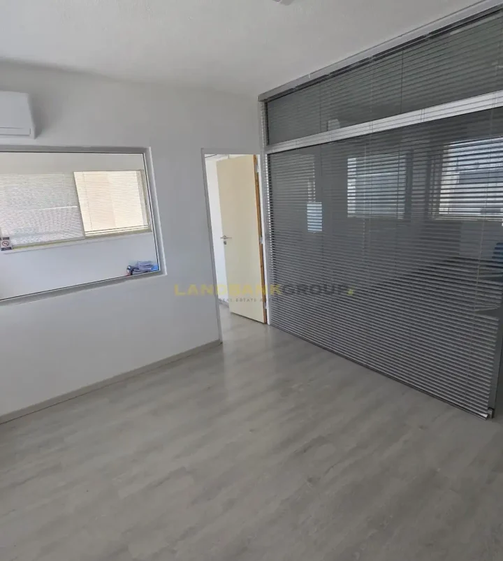 Office 120 m² for rent in Nicosia, Nicosia - Trypiotis