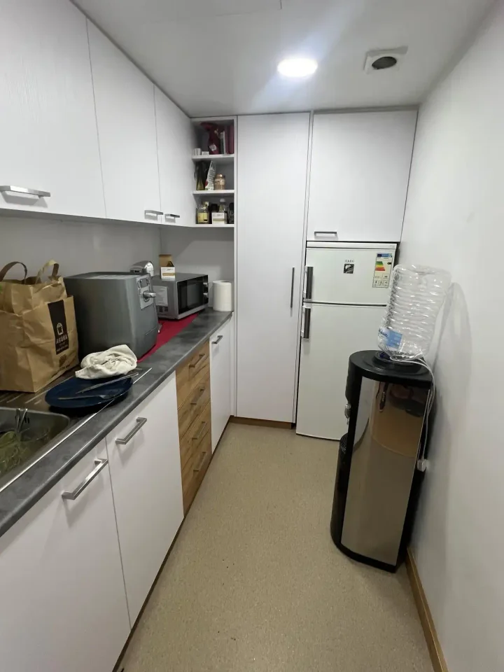 Office 100 m² for rent in Limassol, Limassol - Agia Triada