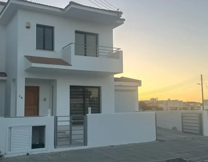 4-bedroom villa for rent 255 m² in Larnaca, Livadia Larnakas