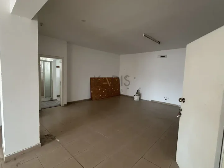 Office 250 m² for rent in Limassol, Limassol - Kapsalos