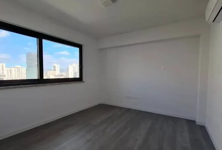 Office 95 m² for rent in Nicosia, Nicosia - Trypiotis