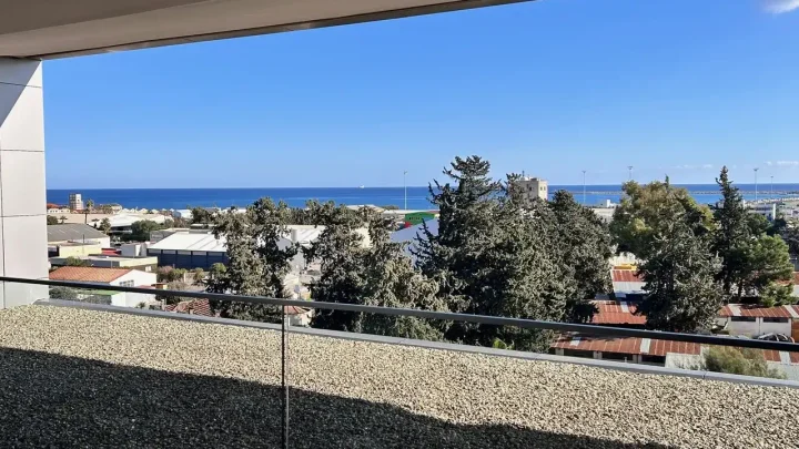 Office 583 m² for rent in Limassol, Limassol - Omonia