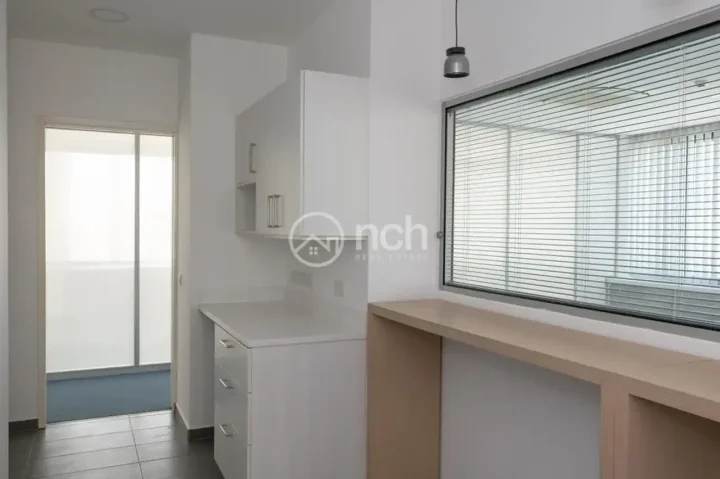 Office 237 m² for rent in Nicosia, Nicosia - Trypiotis