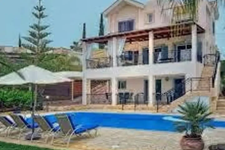 4-bedroom detached house for rent 240 m² in Paphos, Latsi
