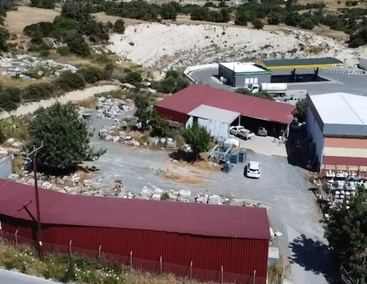 Warehouse 400 m² for rent in Limassol, Paramytha