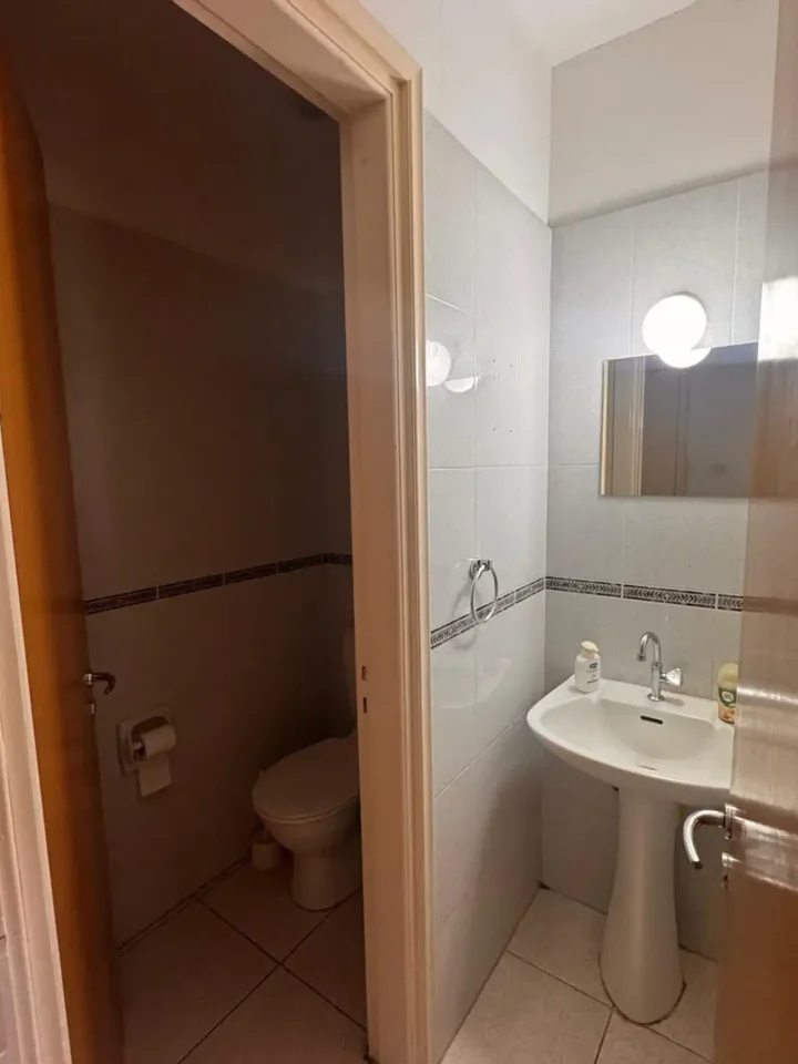 Office 90 m² for rent in Larnaca, Drosia