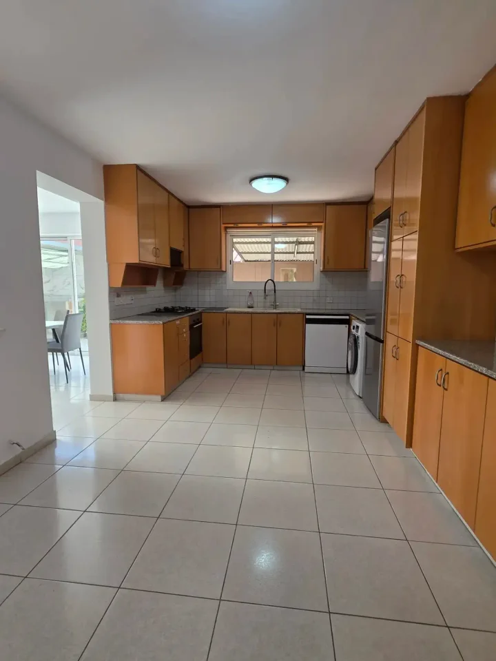 3-bedroom maisonette for rent 170 m² in Limassol, Limassol - Kapsalos