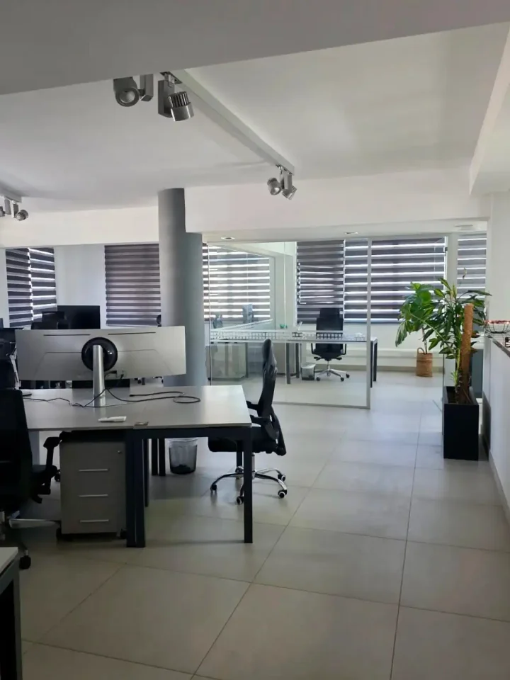 Office 215 m² for rent in Limassol, Limassol - Mesa Geitonia