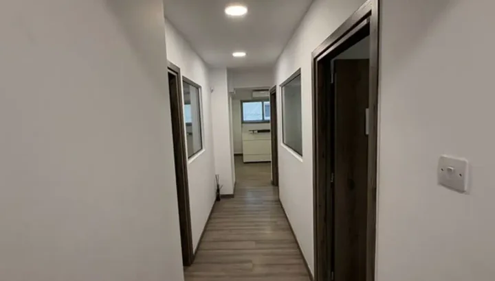 Office 150 m² for rent in Limassol, Limassol - Agia Zoni