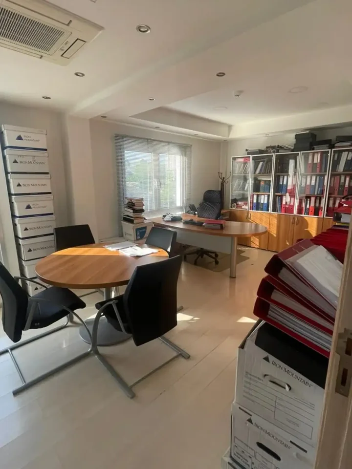 Office 2000 m² for rent in Limassol, Limassol - Neapolis