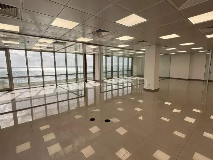 Office 242 m² for rent in Limassol, Limassol - Neapolis