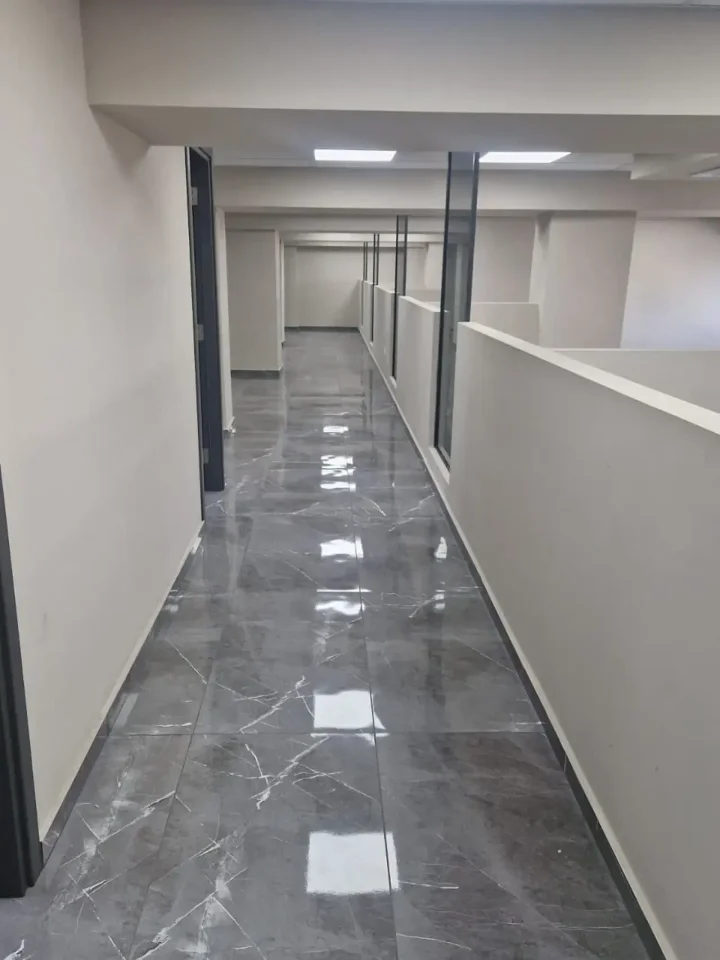 Office 370 m² for rent in Limassol, Limassol - Zakaki