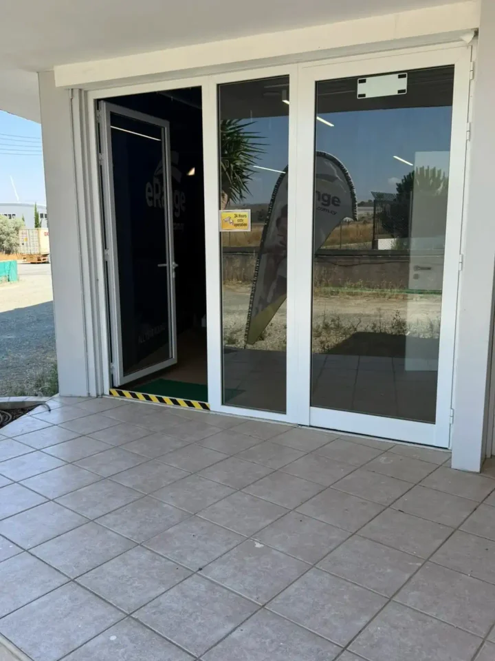 Trading area 300 m² for rent in Nicosia, Nisou