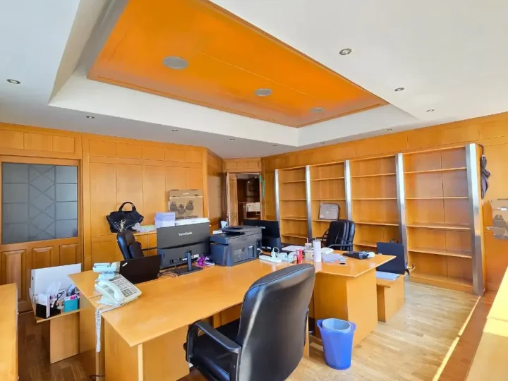 Office 200 m² for rent in Limassol, Limassol - Agios Nektarios