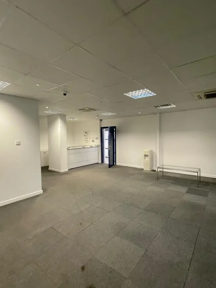 Офис 438 м² в аренду в Limassol, Limassol - Kapsalos