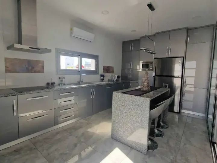 Villa for rent 250 m² in Limassol, Parekklisia