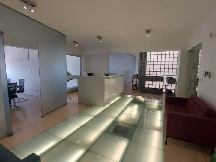 Office 240 m² for rent in Nicosia, Egkomi