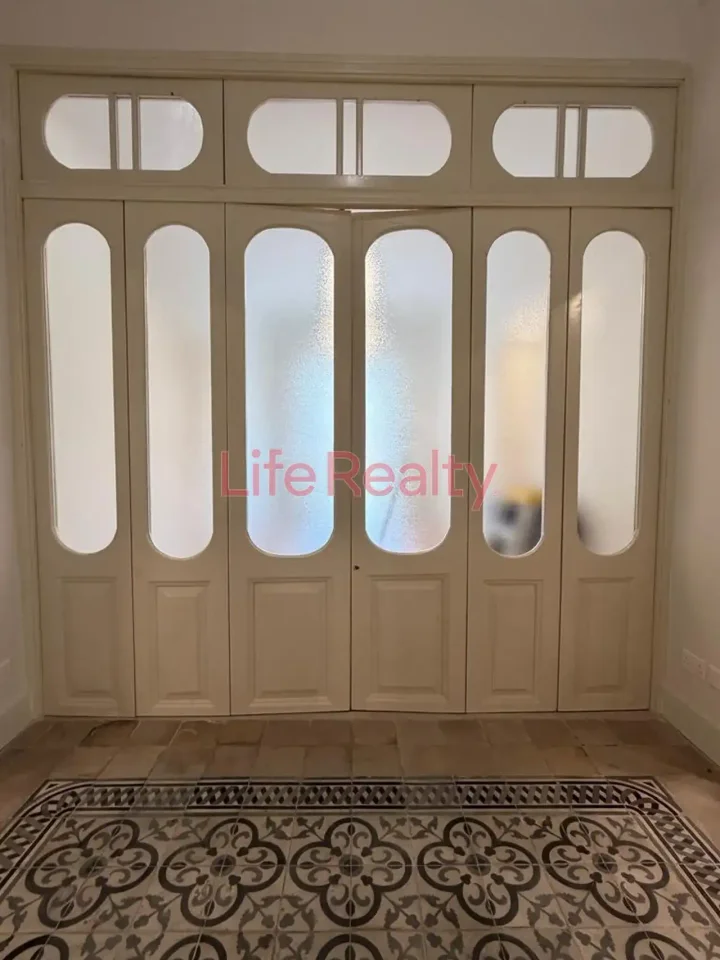 Офис 400 м² в аренду в Limassol, Historical Center