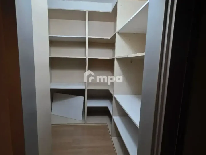 Office 250 m² for rent in Nicosia, Agioi Omologites