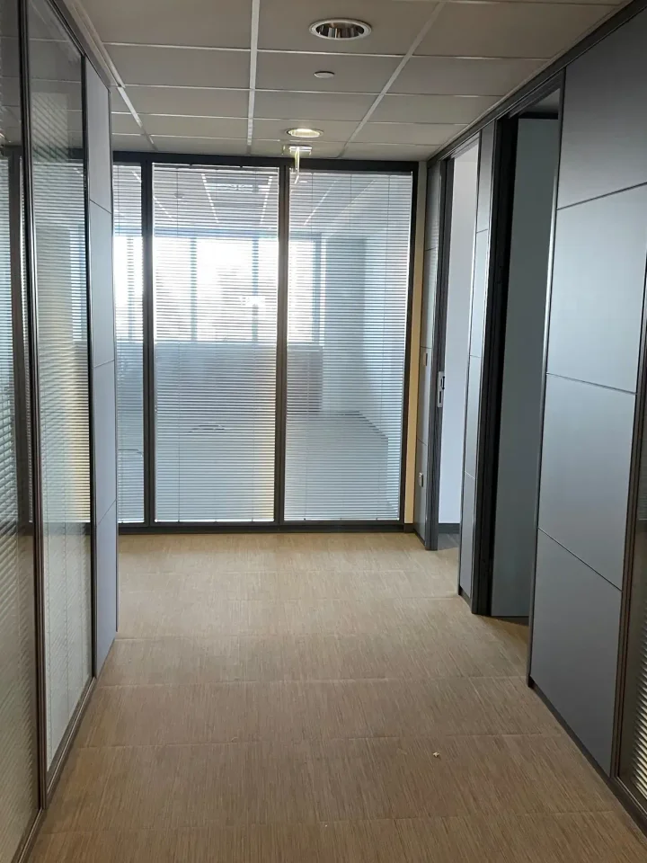 Office 583 m² for rent in Limassol, Limassol - Omonia