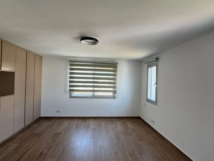3-bedroom apartments for rent 246 m² in Paphos, Paphos - Anavargos