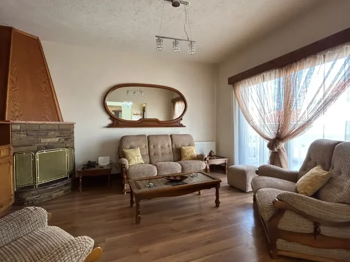3-bedroom semi-detached house for rent 180 m² in Limassol, Ekali