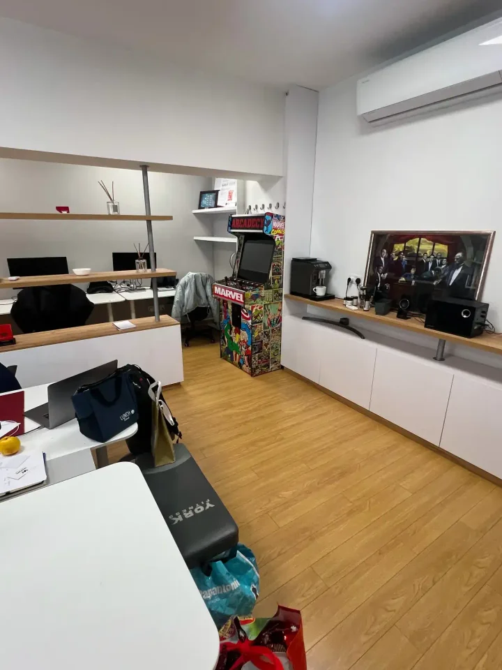 Office 100 m² for rent in Limassol, Limassol - Agia Triada